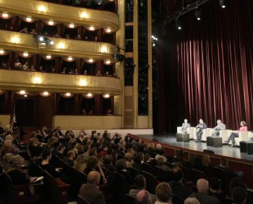 Burgtheater Debating Europe. "Flüchtlinge in Europa: Wie schaffen wir das?" Randall Hansen, Johannes Hahn,  Moderation Franz Karl Prüller, Melissa Fleming,   Kilian Kleinschmidt, Gerald Knaus